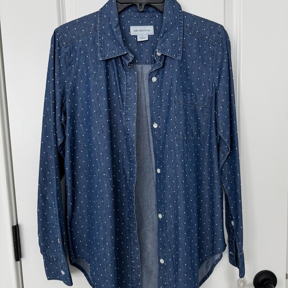 Liz Claiborne small button front shirt. - Picture 4 of 4